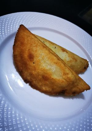 Una foto de Empanaditas de atún guisado con queso rallado