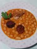 Potaje de garbanzos y alubias con pringada. Berza Andaluza