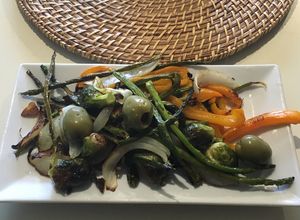 Una foto de Vegetales Horneados al Ajillo