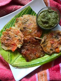मिनी उत्तपम (Mini Uttapam Recipe In Marathi) रेसिपी चे मुख्य फोटो