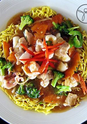 รูปของ ราดหน้าบะหมี่ รวมมิตร