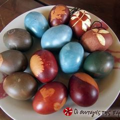 A picture of Easter eggs naturally dyed.