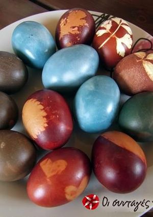 A picture of Easter eggs naturally dyed.