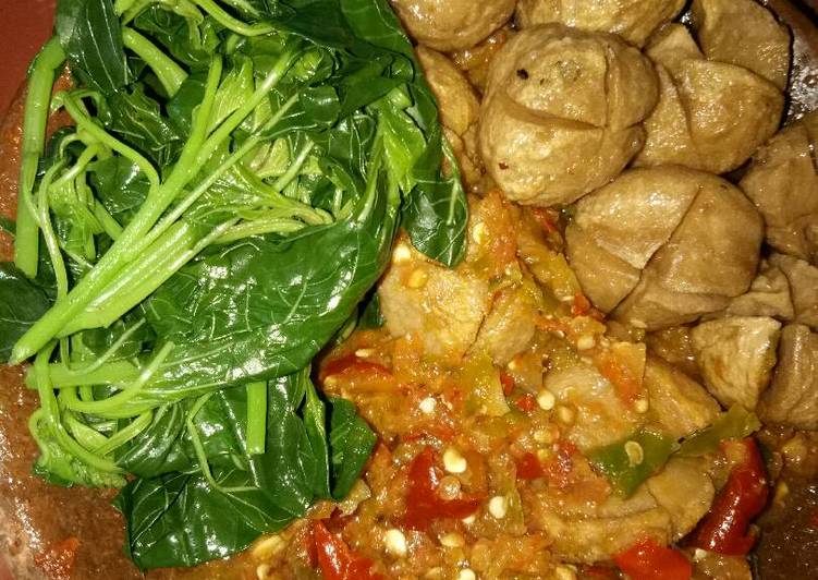 Bagaimana Menyiapkan Bakso Penyet Sambal Mentah, Sempurna