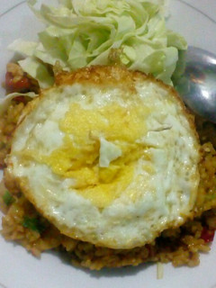 Foto resep Nasi Goreng Komplit (Sosis, Bakso Ikan dan Telor Ceplok)