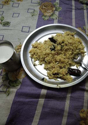 A picture of Lemon rice and buttermilk.