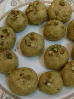 கடலை மாவு லட்டு (பேசன் லட்டு) (Besan laddo recipe in tamil) செய்முறை முக்கிய புகைப்படம்
