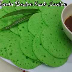 A picture of Serabi Pandan Kuah Santan.