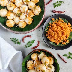 A picture of Ammini kozhukattai, mini rice dumplings.
