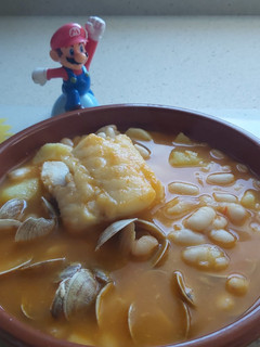 Una foto de Alubias blancas con Bacalao y Almejas