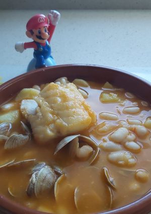 Una foto de Alubias blancas con Bacalao y Almejas