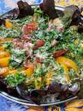 Feuille de chêne rouge aux tomates bicolores, coriandre et parmesan