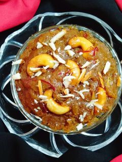 मूंग दाल हलवा (moong dal halwa recipe in marathi) रेसिपी चे मुख्य फोटो
