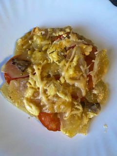 Фото Мясо по-французски с картошкой и грибами.