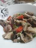 Hígado y oreja de cerdo en ensalada