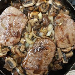A picture of Steak in mushroom sauce.