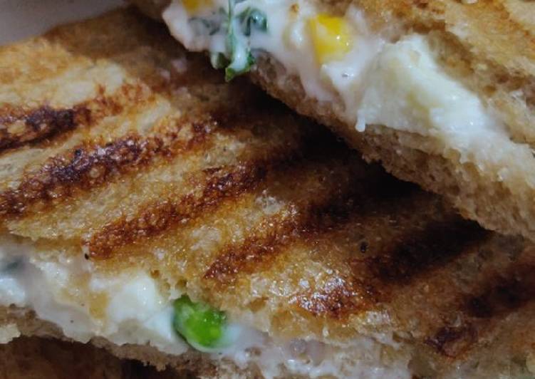Recipe of Perfect Yellow Green Grilled Sandwich