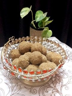 अलसी पिन्नी रेसिपी मुख्य फोटो