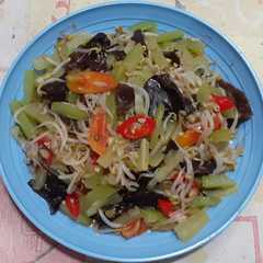 A picture of Tumis Jamur Kuping Labu Siem Toge.