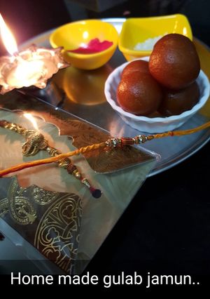 A picture of Gulab Jamun.