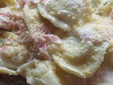 Sorrentinos a la crema con jamón