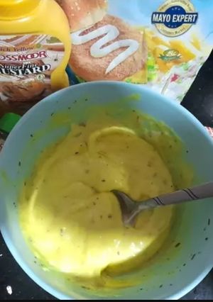 A picture of Quick and easy dip for evening snacks.
