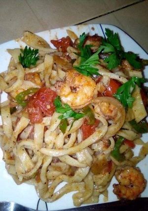 A picture of Prawns spaghetti.