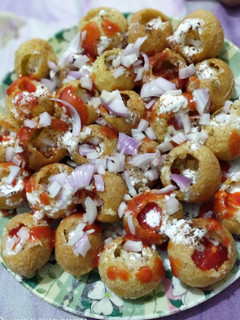 दही गोलगप्पे (Dahi Golgappe Recipe in Hindi) रेसिपी मुख्य फोटो