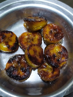 நேந்திரபழம் டிரை ஜாமுன் (Nenthiram pazham dry jamun recipe in tamil) செய்முறை முக்கிய புகைப்படம்