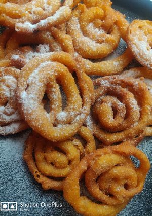 જલેબી (Jalebi Recipe in Gujarati) રેસીપી મુખ્ય ફોટો