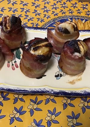 Une photo de Figues au chèvre, miel et lard fumé