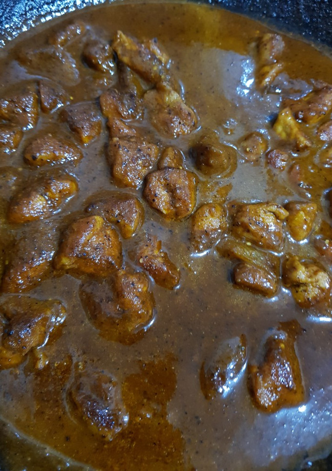 Una foto de Carne de Cerdo en Salsa de Chile Pasilla🐷