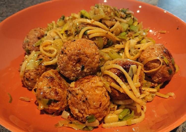 Steps to Prepare Homemade Egg Noodles and Meatballs