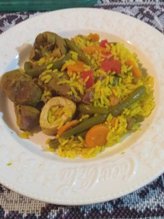 Una foto de Arroz con osobuco y vegetales
