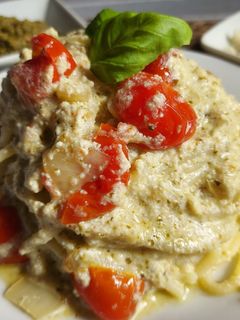 Une photo de Pâtes crème de basilic ricotta et tomates cerise