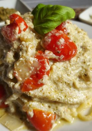 Une photo de Pâtes crème de basilic ricotta et tomates cerise