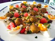 Une photo de blanc de poulet pois chiches