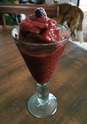 Una foto de Frappé de frutas rojas