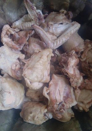A picture of Garlic Rosemary Boiled Chicken.