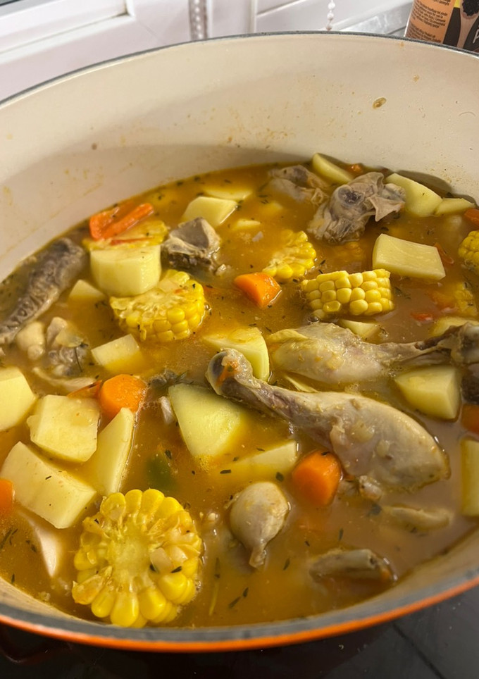 Una foto de Pollo entero guisado a mi manera