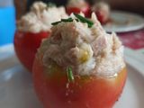 Tomates rellenos de atún y puré