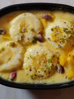 மாம்பழ ரசமலாய் (Mango Rasamalaai Recipe in Tamil) செய்முறை முக்கிய புகைப்படம்