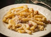 Una foto di primi con il guanciale