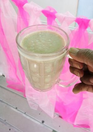 A picture of Chikoo shake.