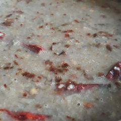 A picture of Urad daal / split black gram.