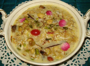 A picture of Kashmiri sheer khurma.