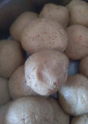 A picture of Peanut ladu.