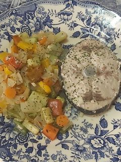Una foto de Emperador en papillote con verduras
