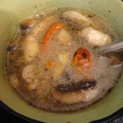 A picture of Miso soup with mushrooms.