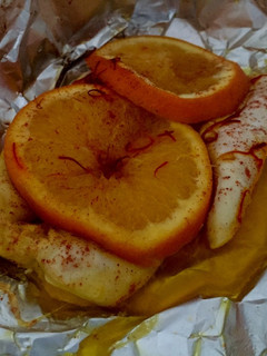Una foto de Solomillo de pollo con naranja al papillote